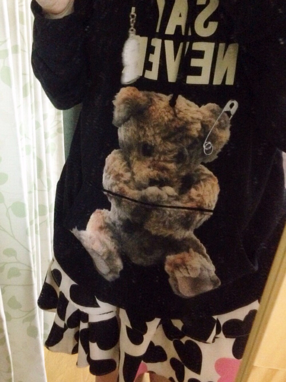 「MILKBOY」｜「MILKBOYのNEVER SAY NEVER PARKA（パーカー、ブラック系）」を使った、みにゃんさん（レディース・157cm）の秋コーディネートの1枚目の写真