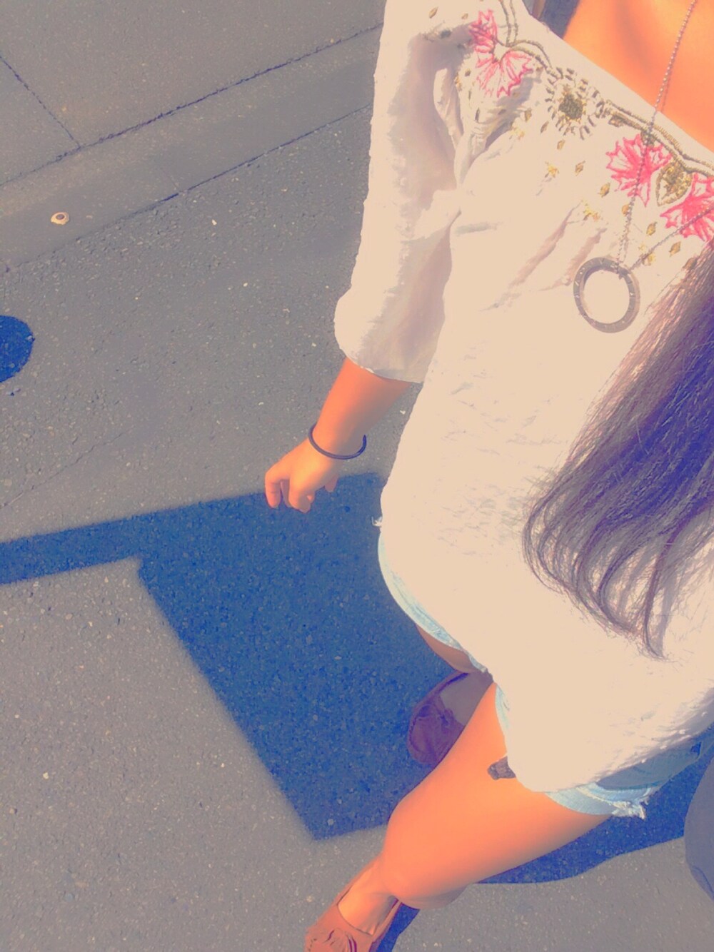 「サーフ、秋のコーデ、ミネトンカ」｜「Minnetonkaのアイテム（パンプス、ブラウン系）」を使った、ayualohaさん（レディース・158cm）の秋コーディネートの1枚目の写真