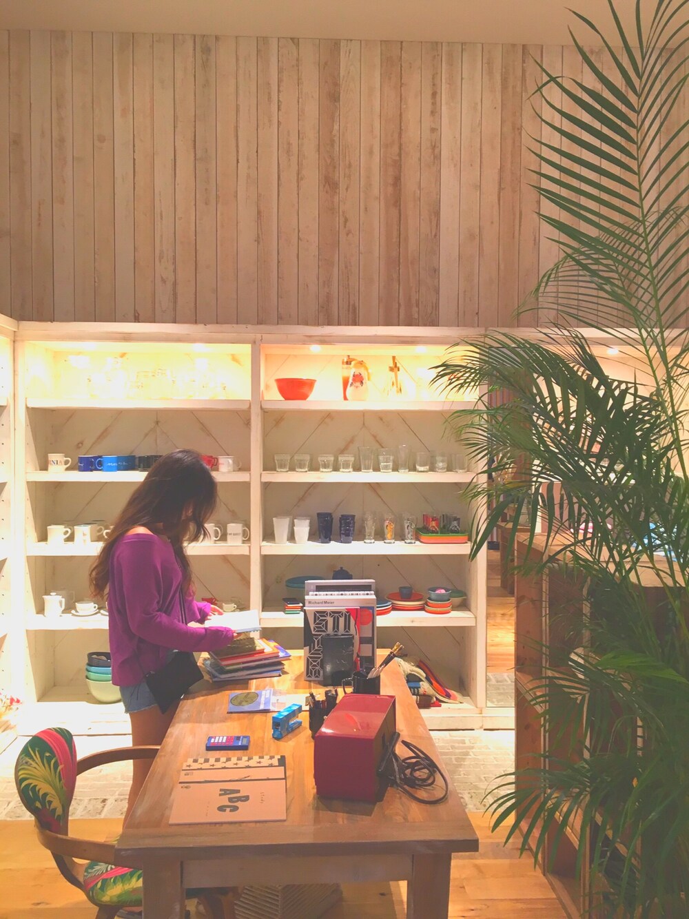 「カジュアル、海、サーフ」｜「ROXYのアイテム（Tシャツ/カットソー、パープル系）」を使った、ayualohaさん（レディース・158cm）の夏コーディネートの1枚目の写真