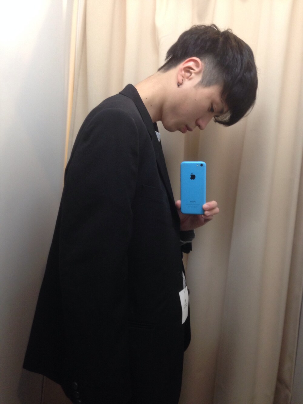「COMME des GARCONS HOMMEのアイテム（スーツパンツ、ブラック系）」を使った、たかひろさん（メンズ・169cm）の冬コーディネートの1枚目の写真