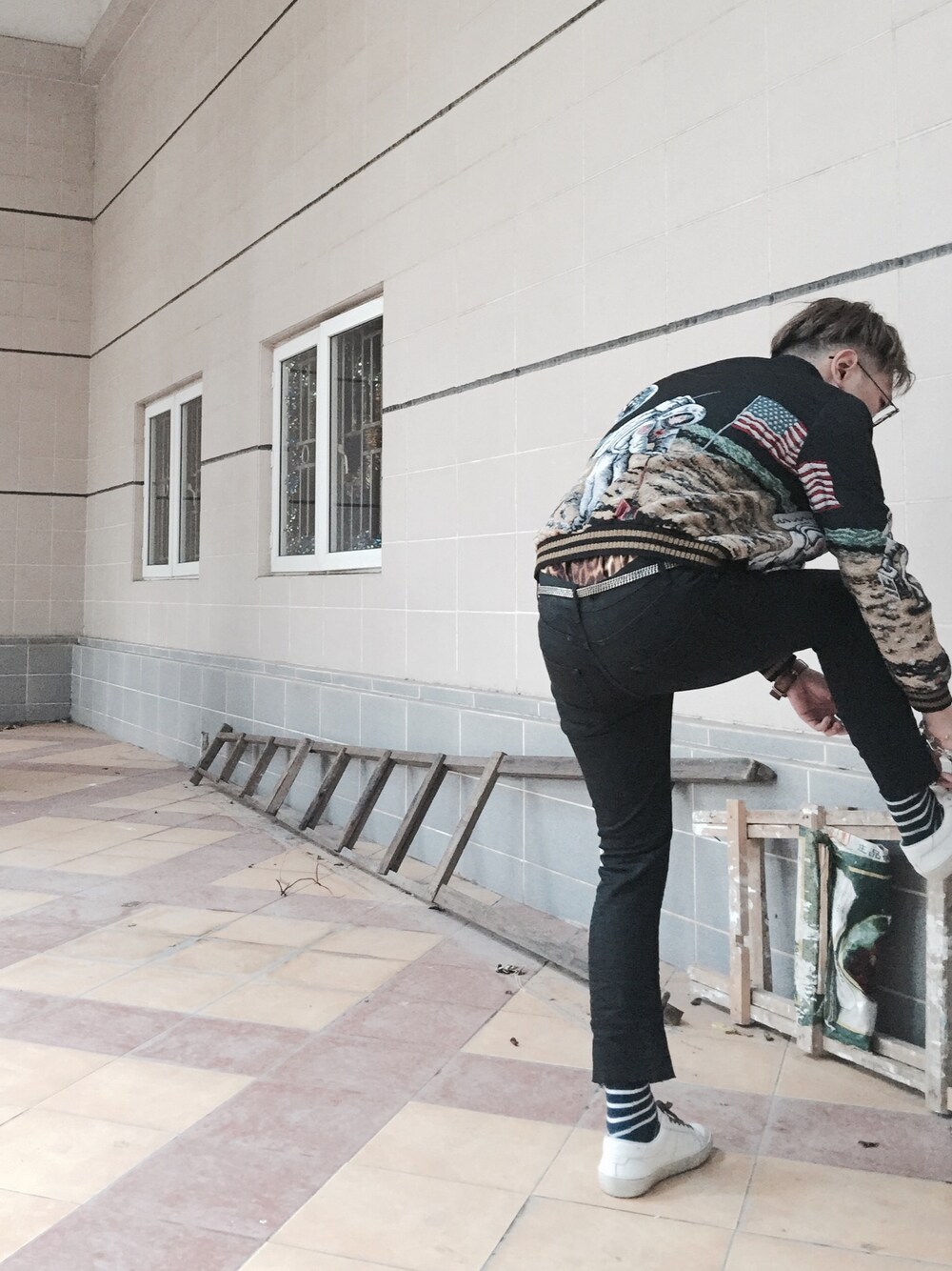 「SAINT LAURENT PARISのMOON JACKET IN MULTICOLOR WOVEN COTTON, POLYESTER AND ACRYLIC（ノーカラージャケット、その他）」を使った、tooTo+さん（メンズ・172cm）の冬コーディネートの1枚目の写真