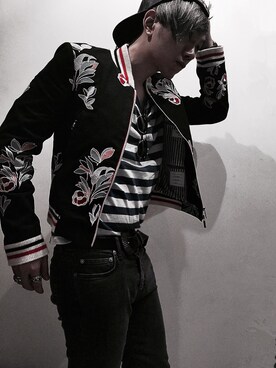 「SAINT LAURENT PARIS（サンローランパリ）のアイテム（タンクトップ）」を使った、tooTo+さん（メンズ・172cm）の冬コーディネート