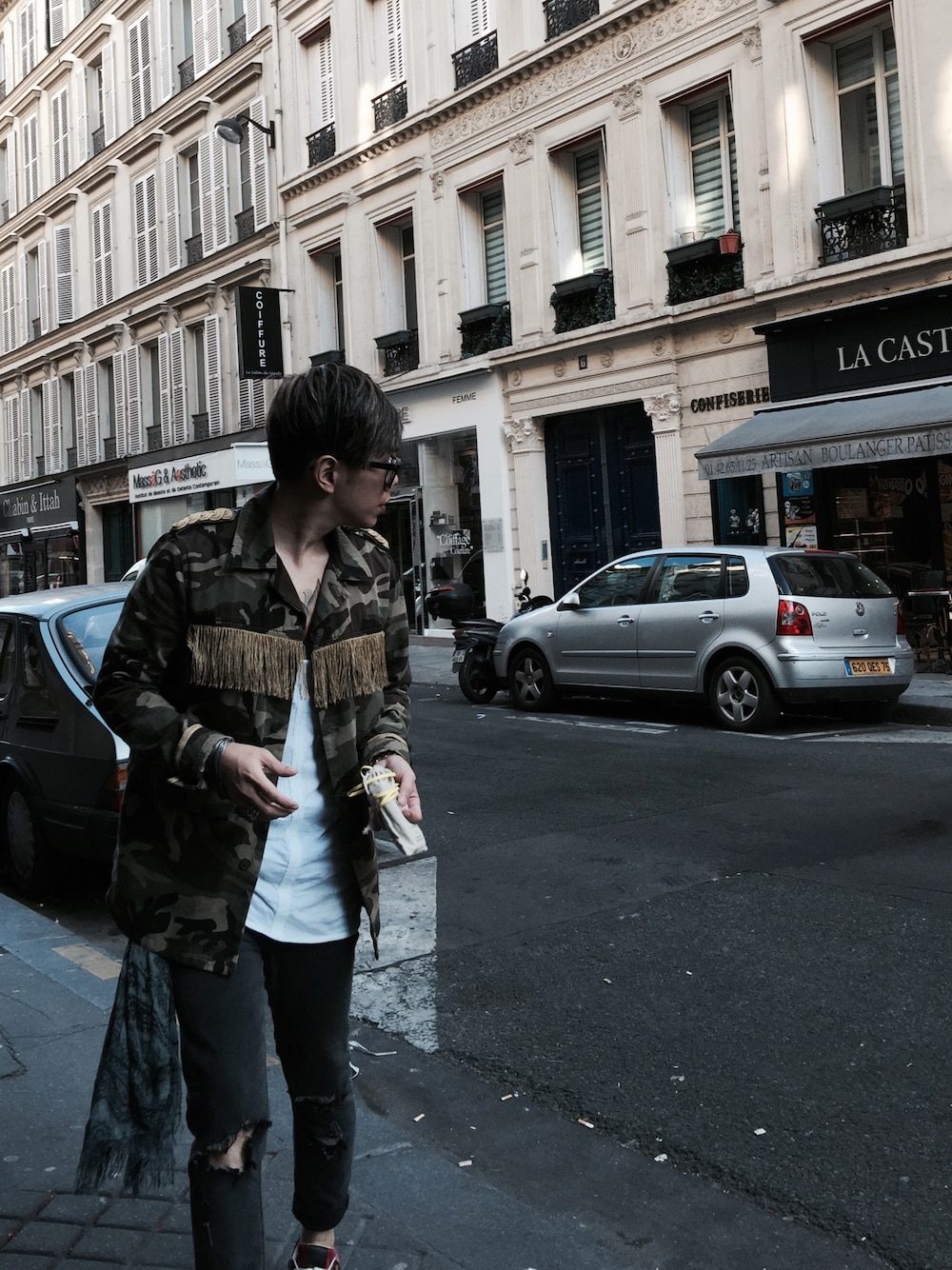 「SAINT LAURENT PARISのアイテム（ミリタリージャケット、グリーン系）」を使った、tooTo+さん（メンズ・172cm）の冬コーディネートの1枚目の写真