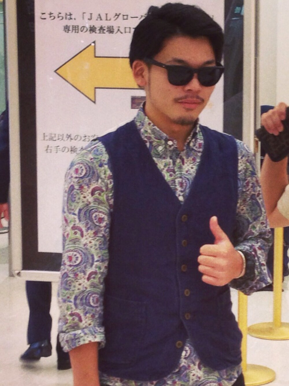 「JOURNAL STANDARD relumeのLIBERTY / リバティー: ボタンダウンシャツ（シャツ/ブラウス、グリーン系）」を使った、masatakaさん（メンズ・170cm）の春コーディネートの1枚目の写真