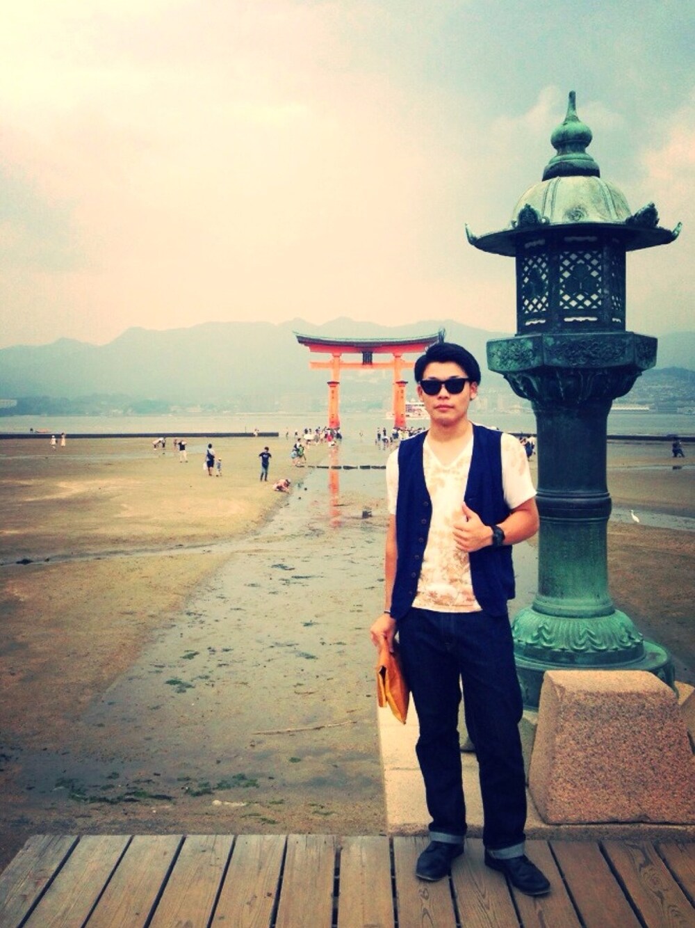 「BEAUTY&YOUTH UNITED ARROWSのBY SPORTS SUNGLASS（サングラス、ブラック系）」を使った、masatakaさん（メンズ・170cm）の春コーディネートの1枚目の写真