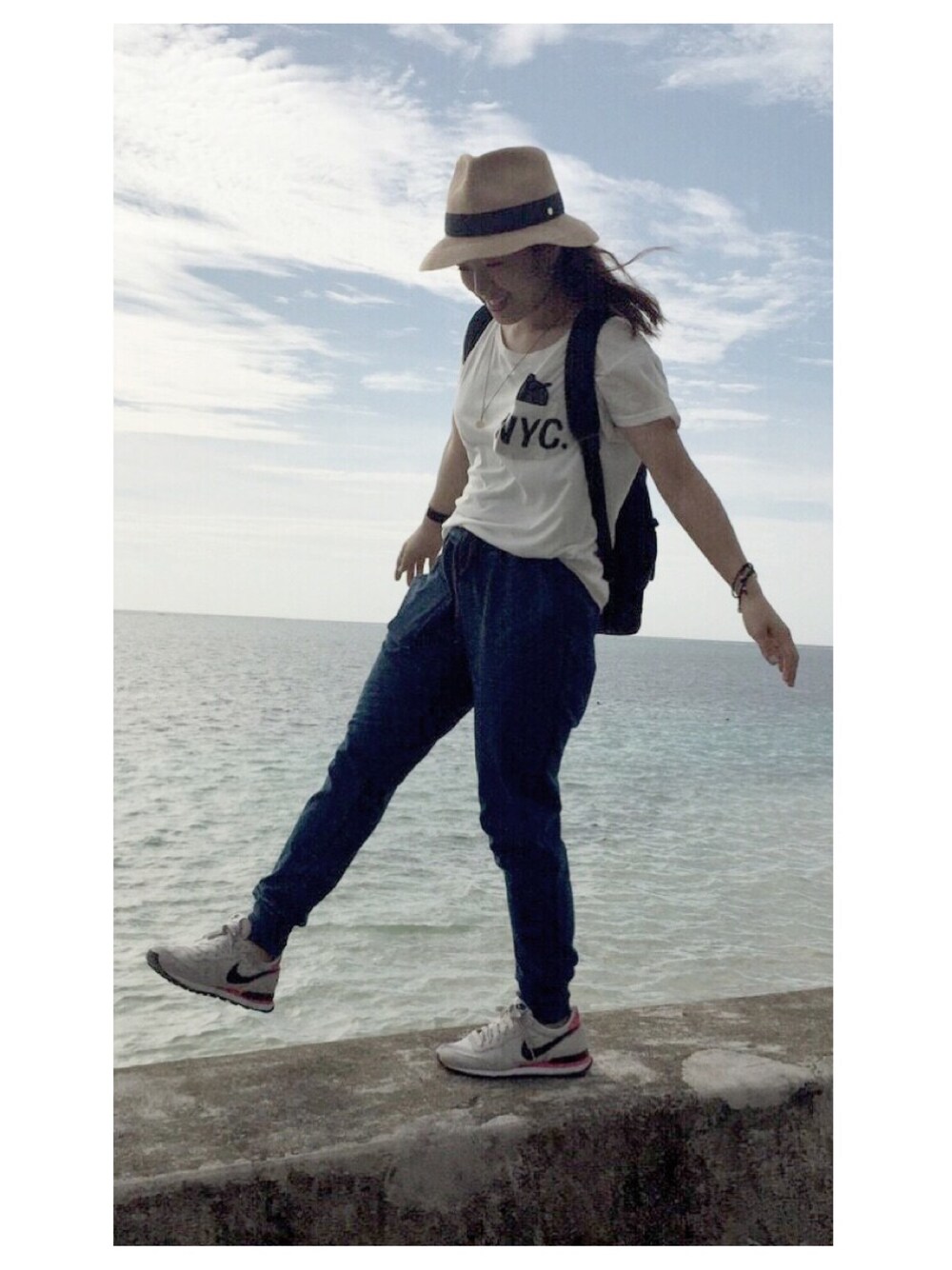 「休日スタイル、海スタイル、ポケットＴシャツ、デニムスウェット、スウェットパンツ」｜「GLOBAL WORKのブレードナカオレHAT/557408（ハット、ベージュ系）」を使った、TMMさん（レディース・155cm）の夏コーディネートの1枚目の写真
