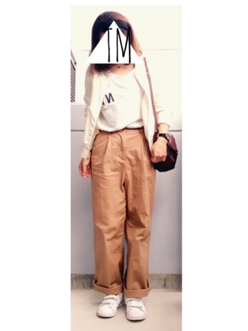 「ワイドパンツ、白、ポケットＴシャツ、ブルゾン、スニーカー、スタンスミス」｜「THE EMPORIUMのジップデニムブルゾン（ブルゾン、ホワイト系）」を使った、TMMさん（レディース・155cm）の秋コーディネートの1枚目の写真