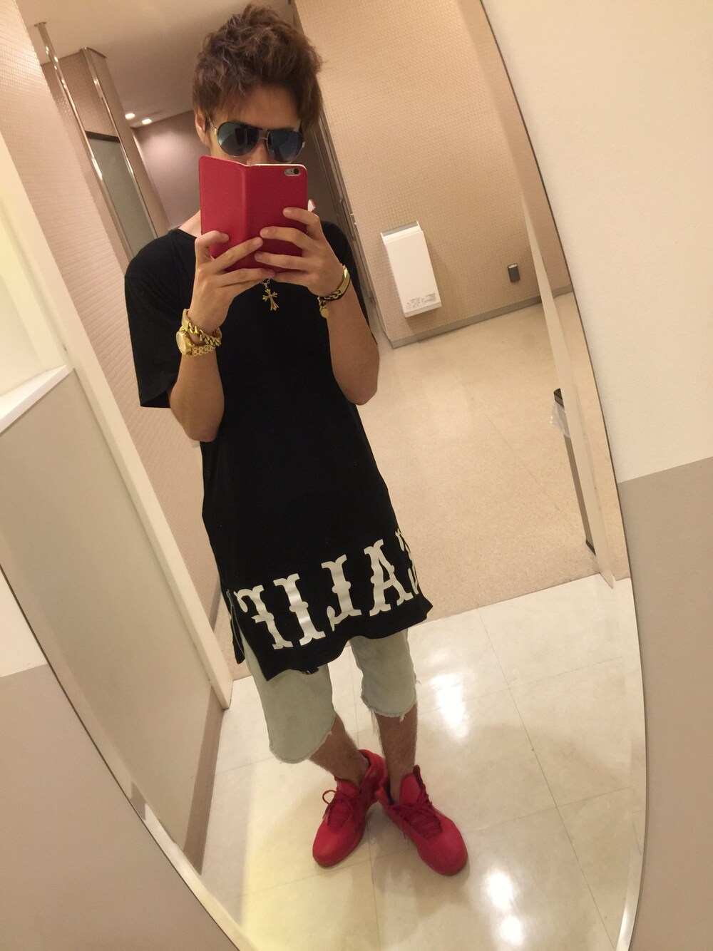 「H&Mのアイテム（Tシャツ/カットソー、ブラック系）」を使った、SHOHEIさん（メンズ・180cm）の冬コーディネートの1枚目の写真
