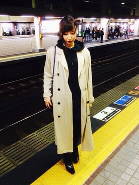 「プラダ」｜「アイテム（トレンチコート）」を使った、Etan*さん（レディース・165cm）の秋コーディネート