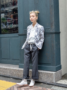 「アイテム（テーラードジャケット、シルバー系）」を使った、仲西さほみさん（レディース・156cm）の秋コーディネート
