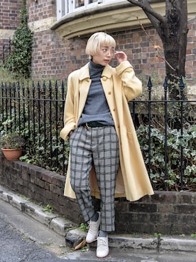 BURBERRYのステンカラーコート（ベージュ系）を使った人気ファッション