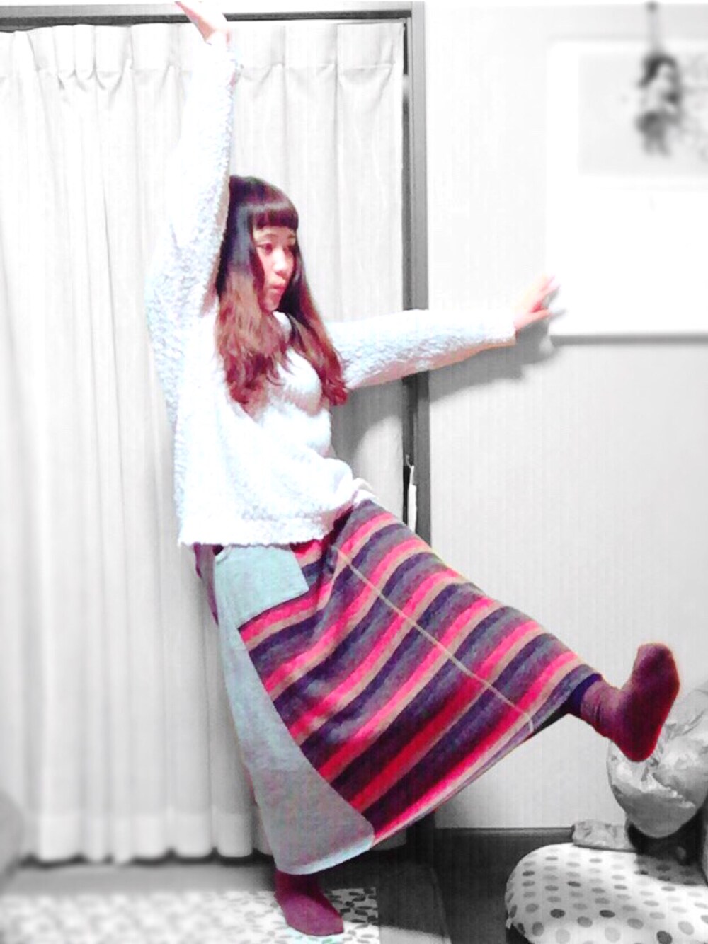 「ootd、笑顔、ニット、ピンク、ロングスカート、しましま」｜「GUのアイテム（ニット/セーター、ピンク系）」を使った、まゆまる。さん（レディース・148cm）の冬コーディネートの1枚目の写真