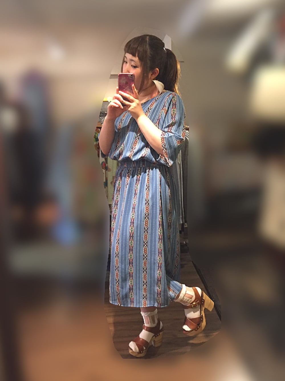 「ワンピース、レザーサンダル、サンダル、お気に入り」｜「古着屋のアイテム（ワンピース、ブルー系）」を使った、まゆまる。さん（レディース・148cm）の夏コーディネートの1枚目の写真