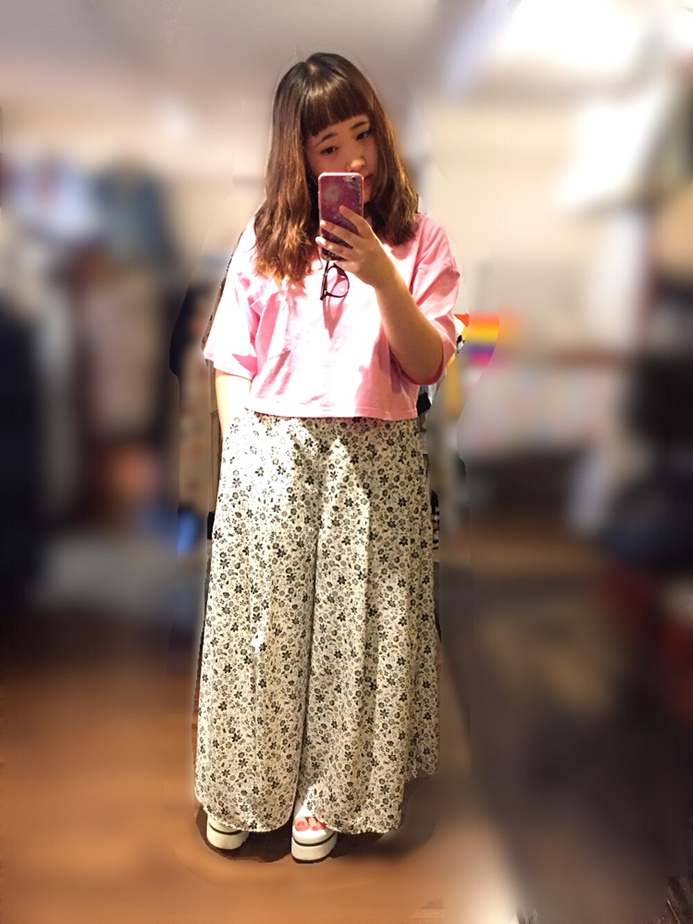 「ピンク、ゆるコーデ、夏、ootd、ラフ」｜「FLAMING 下北沢マバタキ店のアイテム（Tシャツ/カットソー、ピンク系）」を使った、まゆまる。さん（レディース・149cm）の夏コーディネートの1枚目の写真