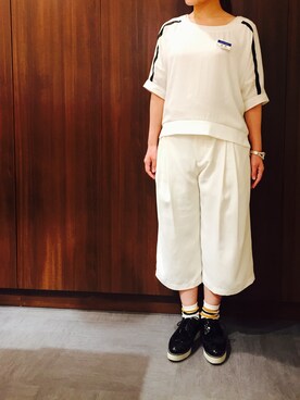 「GreadyBrilliantのアイテム（シャツ/ブラウス、ホワイト系）」を使った、izumiiさん（レディース）の春コーディネート