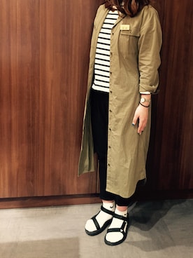 「teva」｜「アイテム（ミリタリージャケット）」を使った、izumiiさん（レディース・165cm）の春コーディネート