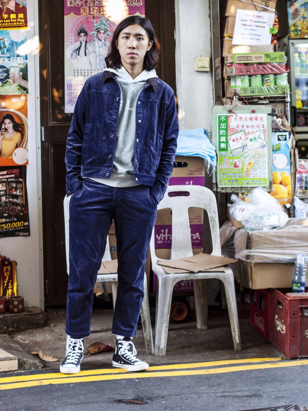 「lookbook、street、hoodie、corduroy、converse、blue、ALL STAR、daily look、jacket 」｜「BORSCHTのアイテム（ブルゾン、ブルー系）」を使った、CHAPCHIMSIさん（メンズ・178cm）の冬コーディネートの1枚目の写真
