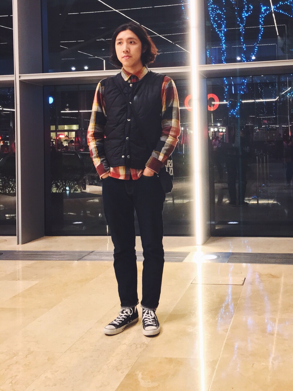 「daily look、shirts、denim、jeans、red、NEIGHBORHOOD、forty percent against right、street、plaid、converse」｜「NEIGHBORHOODのアイテム（シャツ/ブラウス、レッド系）」を使った、CHAPCHIMSIさん（メンズ・178cm）の冬コーディネートの1枚目の写真