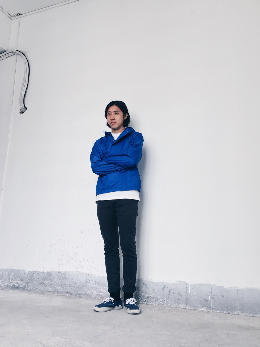 「秋冬、daily look、blue、windbreaker、VANS、street、IZZUE」｜「BORSCHTのアイテム（トレンチコート、ブルー系）」を使った、CHAPCHIMSIさん（メンズ・178cm）の秋コーディネートの1枚目の写真