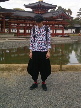 「BLACK COMME des GARCONS（ブラックコムデギャルソン）のたぶん花柄Tシャツ（Tシャツ/カットソー、ホワイト系）」を使った、じーこむさん（メンズ・177cm）の春コーディネート