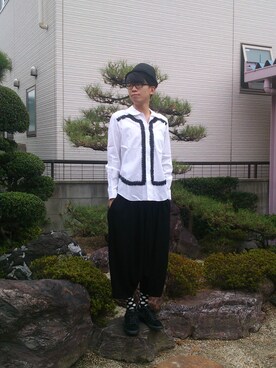 「BLACK COMME des GARCONS（ブラックコムデギャルソン）のちょっぴり執事系ブラウス（シャツ/ブラウス、ホワイト系）」を使った、じーこむさん（メンズ・177cm）の秋コーディネート