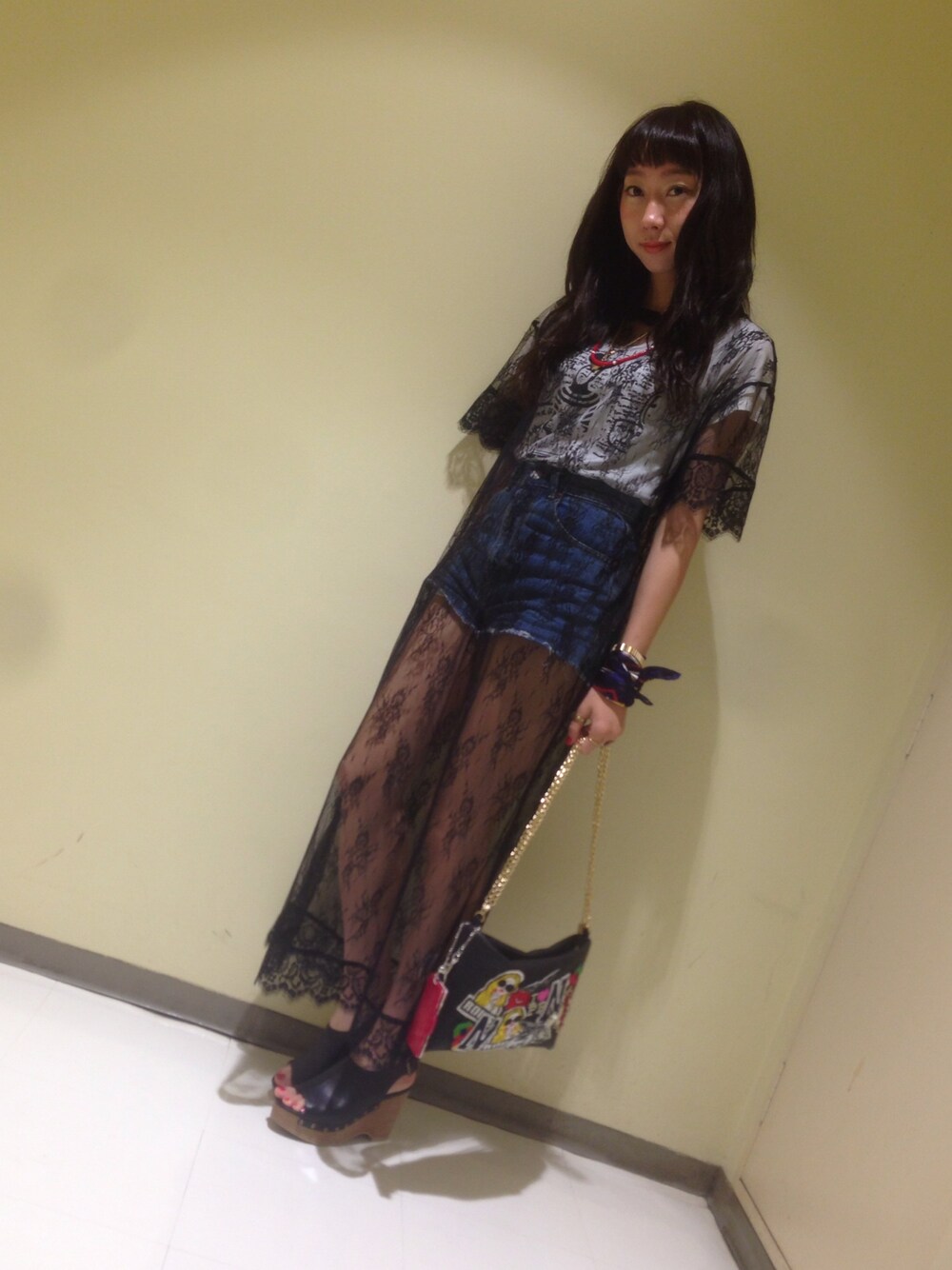 「TOMASON、moussy、レース、シースルー、サボ、Tシャツ、黒髪、ハイウエスト、ウエストイン、バンダナ」｜「MOUSSYのDENIM S/PT（デニムパンツ、ブルー系）」を使った、ねっこさん（レディース・160cm）の夏コーディネートの1枚目の写真