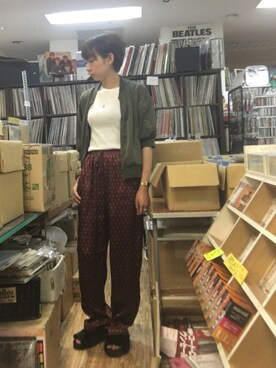 「BEAMS BOY（ビームスボーイ）の【予約】BEAMS BOY / レザー ワイドブレスレット（ブレスレット）」を使った、ねっこさん（レディース・160cm）の秋コーディネート