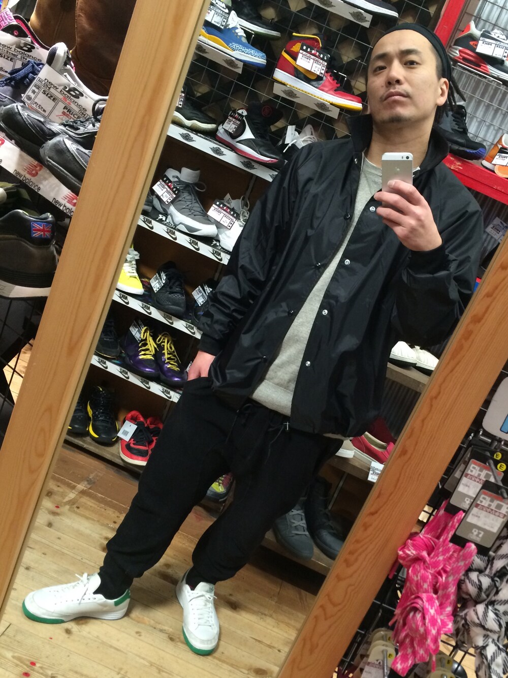 「no brandのアイテム（ナイロンジャケット、ブラック系）」を使った、nicoさん（メンズ・171cm）の冬コーディネートの1枚目の写真