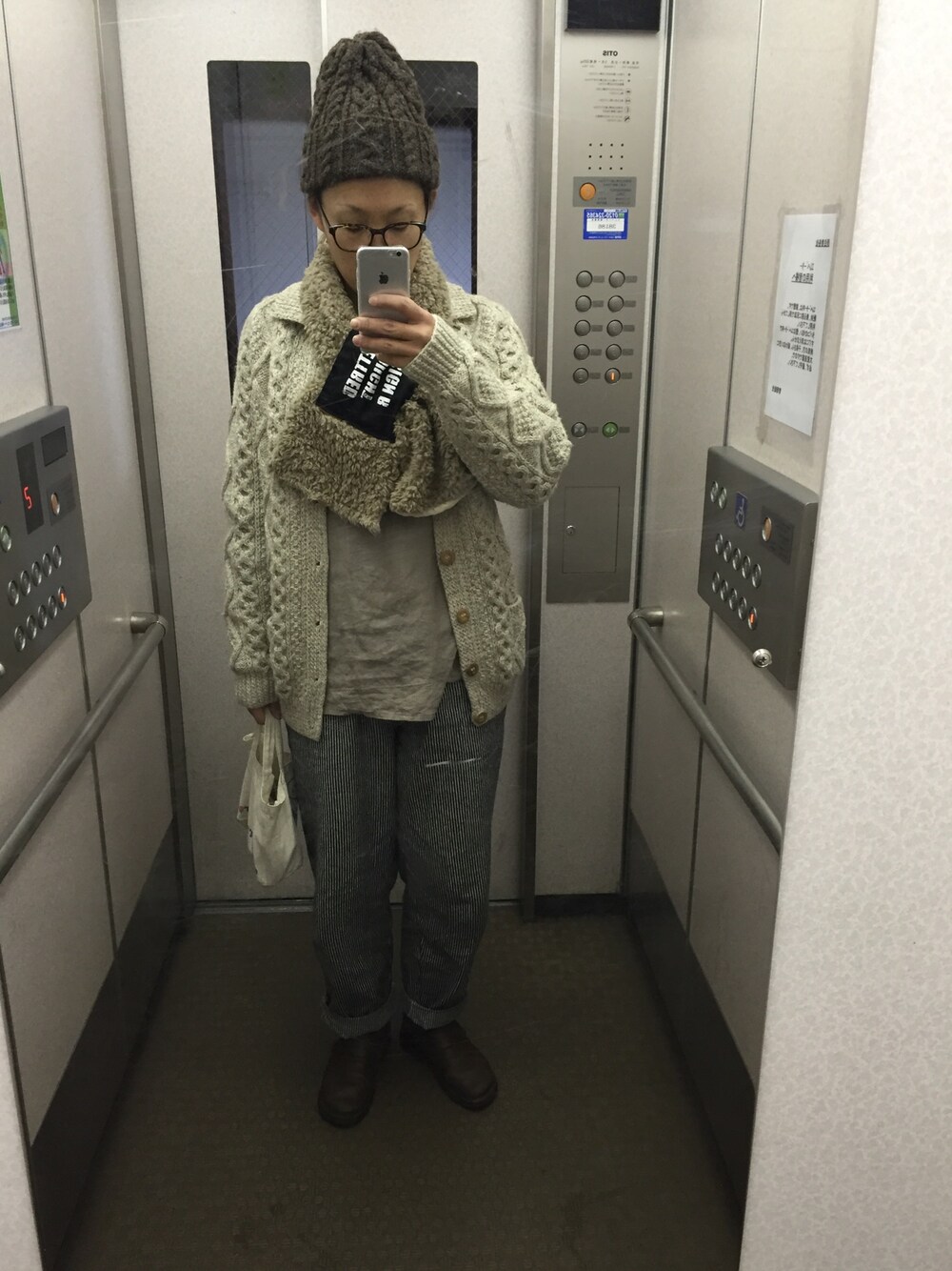 「ニット帽、ヒッコリー、マフラー」｜「CHEERのアイテム（その他パンツ、ブラック系）」を使った、Chi-☆さん（レディース・167cm）の冬コーディネートの1枚目の写真