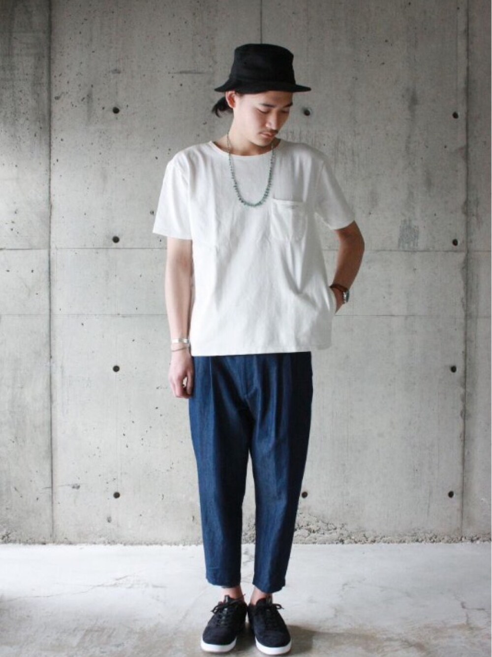 「AMANEK、FLEXFIT、bukht、nike sb 、KNOCKOUT」｜「AMANEKのアイテム（Tシャツ/カットソー、ホワイト系）」を使った、daikiさん（メンズ・180cm）の春コーディネートの1枚目の写真