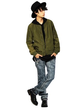 「マウンテンブーツ」｜「アイテム（MA-1）」を使った、8(eight)さん（メンズ・175cm）の秋コーディネート