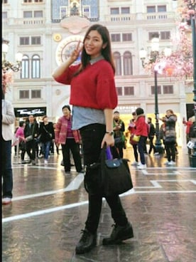 「Subのアイテム（ニット/セーター、レッド系）」を使った、Jeannie Liewさん（レディース・163cm）の春コーディネート