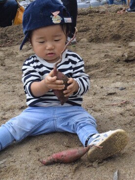 「abcd（ナシ）のアイテム（キャップ）」を使った、kotoさん（キッズ・70cm）の秋コーディネート