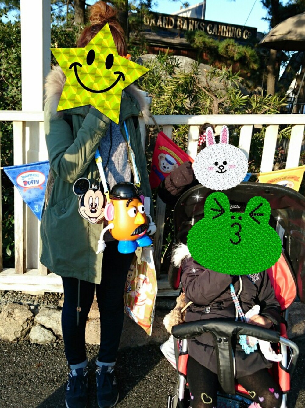 「ニット、リュック、カジュアル、スキニー、おだんごヘアー、ディズニー、旅行、ニューバランス、スニーカー、モッズコート」｜「Legato Largoの高密度ナイロンフウリュック    （バックパック/リュック、ブラック系）」を使った、Mippy▽ё▽さん（レディース・163cm）の冬コーディネートの1枚目の写真
