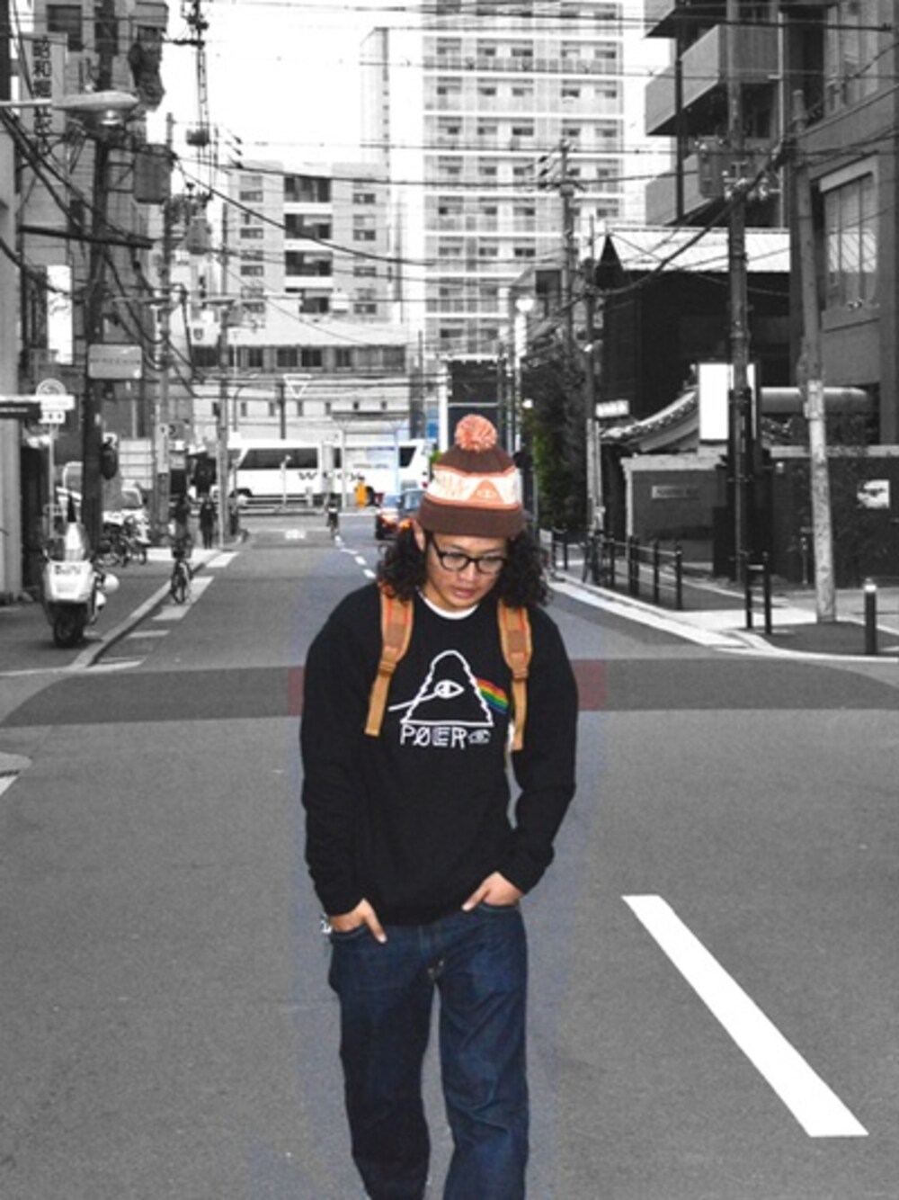 「スイス、SIS、堀江、poler、ポーラー、バックパック、ロゴスウェット」｜「POLeRのPoler Psychedelic CREWNECK（スウェット、ブラック系）」を使った、S・I・S（非公式）さん（メンズ・180cm）の秋コーディネートの1枚目の写真