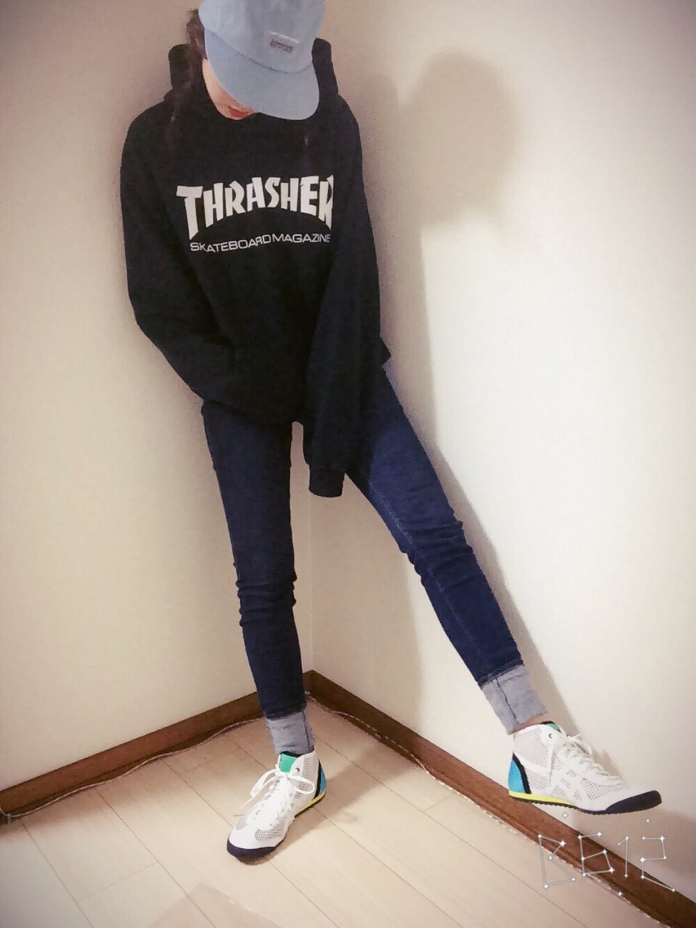 「韓国、キャップ、オニツカタイガー、シンプルスタイル、日焼け対策」｜「ANDERSSON BELLのアイテム（キャップ、ブルー系）」を使った、mia.さん（レディース・165cm）の夏コーディネートの1枚目の写真