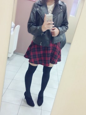 「ニーハイソックス」｜「アイテム（ライダースジャケット）」を使った、みーちゃんさん（レディース・162cm）の秋コーディネート
