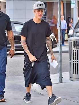 「Tシャツのアイテム（Tシャツ/カットソー、ブラック系）」を使った、Justin Bieberさん（レディース・165cm）の秋コーディネート