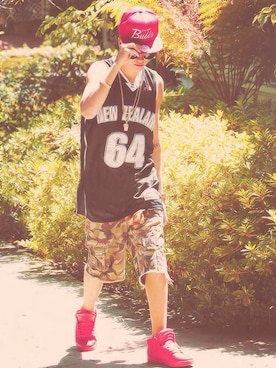 「タンクトップのアイテム（タンクトップ、ゴールド系）」を使った、Justin Bieberさん（レディース・165cm）の秋コーディネート