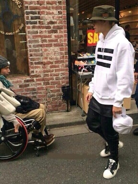 「Parker（パーカー）のアイテム（パーカー、ホワイト系）」を使った、Justin Bieberさん（レディース・165cm）の秋コーディネート