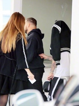 「Parker（パーカー）のアイテム（Tシャツ/カットソー、ホワイト系）」を使った、Justin Bieberさん（レディース・165cm）の春コーディネート