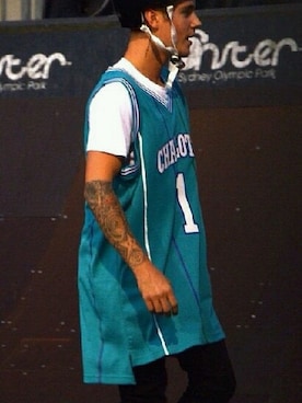 「NBA（エヌビーエー）のアイテム（その他、グリーン系）」を使った、Justin Bieberさん（レディース・165cm）の夏コーディネート