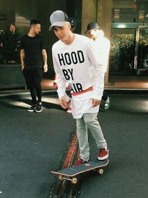 Justin Bieber Nikeのトップスを使ったコーディネート Wear