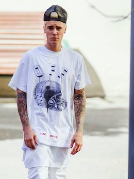 「NIKE（ナイキ）のアイテム（トップス、ホワイト系）」を使った、Justin Bieberさん（レディース・165cm）の秋コーディネート