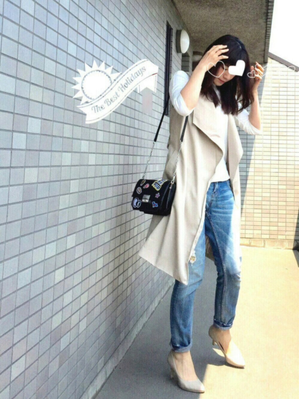 「休日スタイル、オトナカジュアル、きれいめカジュアル、パンツスタイル、ホワイト、白Tシャツ、Tシャツ、ベスト、ダメージデニムパンツ、パンプス」｜「Re:EDITのノースリーブトレンチコート/ジレンチ/テロンチ/スプリングコート[Re:EDIT/リエディ]＜2016 SS春新作＞（トレンチコート、ベージュ系）」を使った、☆aiai☆さん（レディース・166cm）の春コーディネートの1枚目の写真