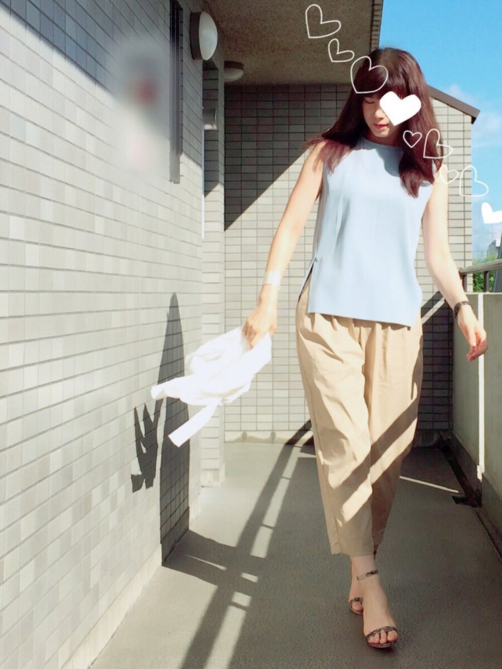「オトナ女子、大人カジュアル、ラクチンコーデ、ワイドパンツ、GU、Doシンプル部、ブルー、ベージュ」｜「LAGUNAMOONのサイドレイヤードトップス（Tシャツ/カットソー、ブルー系）」を使った、☆aiai☆さん（レディース・166cm）の夏コーディネートの1枚目の写真