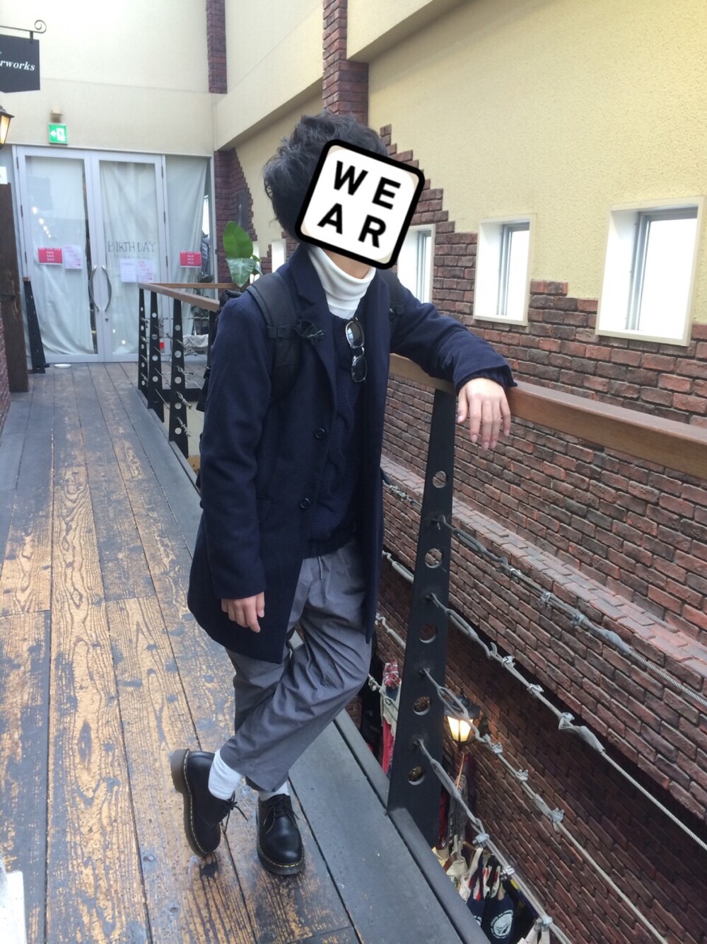 「タートルネック、ケーブルニット、チェスターコート、クロップドパンツ、Dr.Martens、黒リュック、チャオパニック、RAGEBLUE、レイジブルー、SEVENDAYS＝SUNDAY」｜「CIAOPANICの【Ciaopanic】　ウールメルトンチェスターコート（チェスターコート、ブルー系）」を使った、るるるさん（メンズ・169cm）の冬コーディネートの1枚目の写真