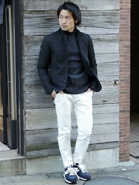 「ホワイトパンツ」｜「アイテム（ジャケット/アウター）」を使った、JOURNAL STANDARD 表参道 スタッフさん（メンズ・175cm）の冬コーディネート