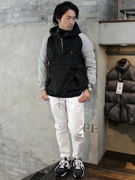 「ホワイトパンツ」｜「アイテム（ジャケット/アウター）」を使った、JOURNAL STANDARD 表参道 スタッフさん（メンズ・175cm）の冬コーディネート