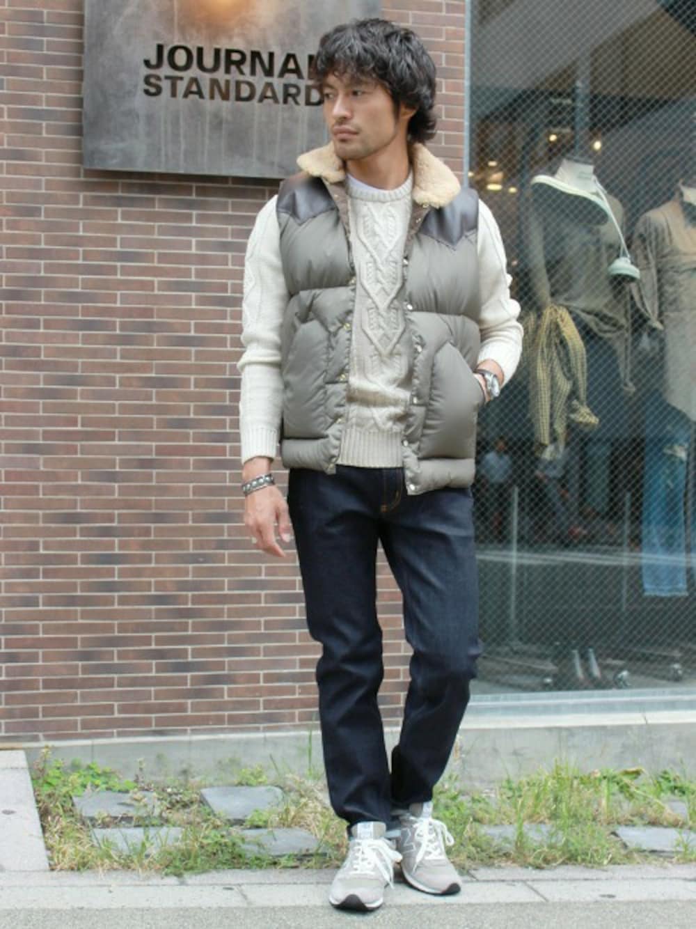 ロッキーマウンテンフェザーベッド ダウンベスト スエード グリーン 40 ロッキーマウンテンフェザーベッド ダウンベスト スエード グリーン 40